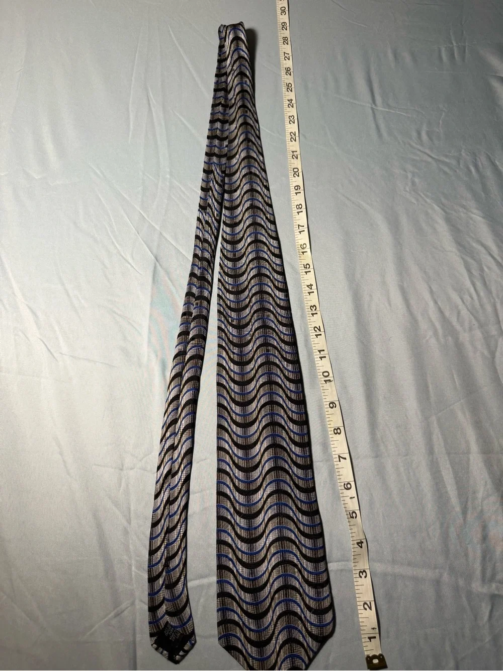 Men's Wavy Pattern Tie in Blue and Black